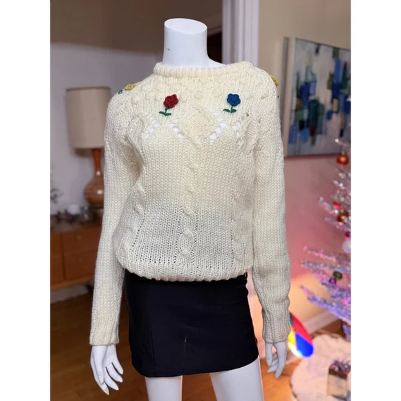 Vintage Carreau Cream Cable Knit Crew Neck Sweater with Floral Accents M - Picture 1 of 12